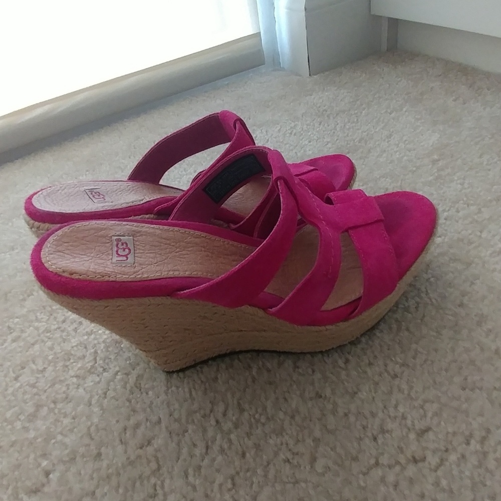 UGG - Picture 2 of 4
